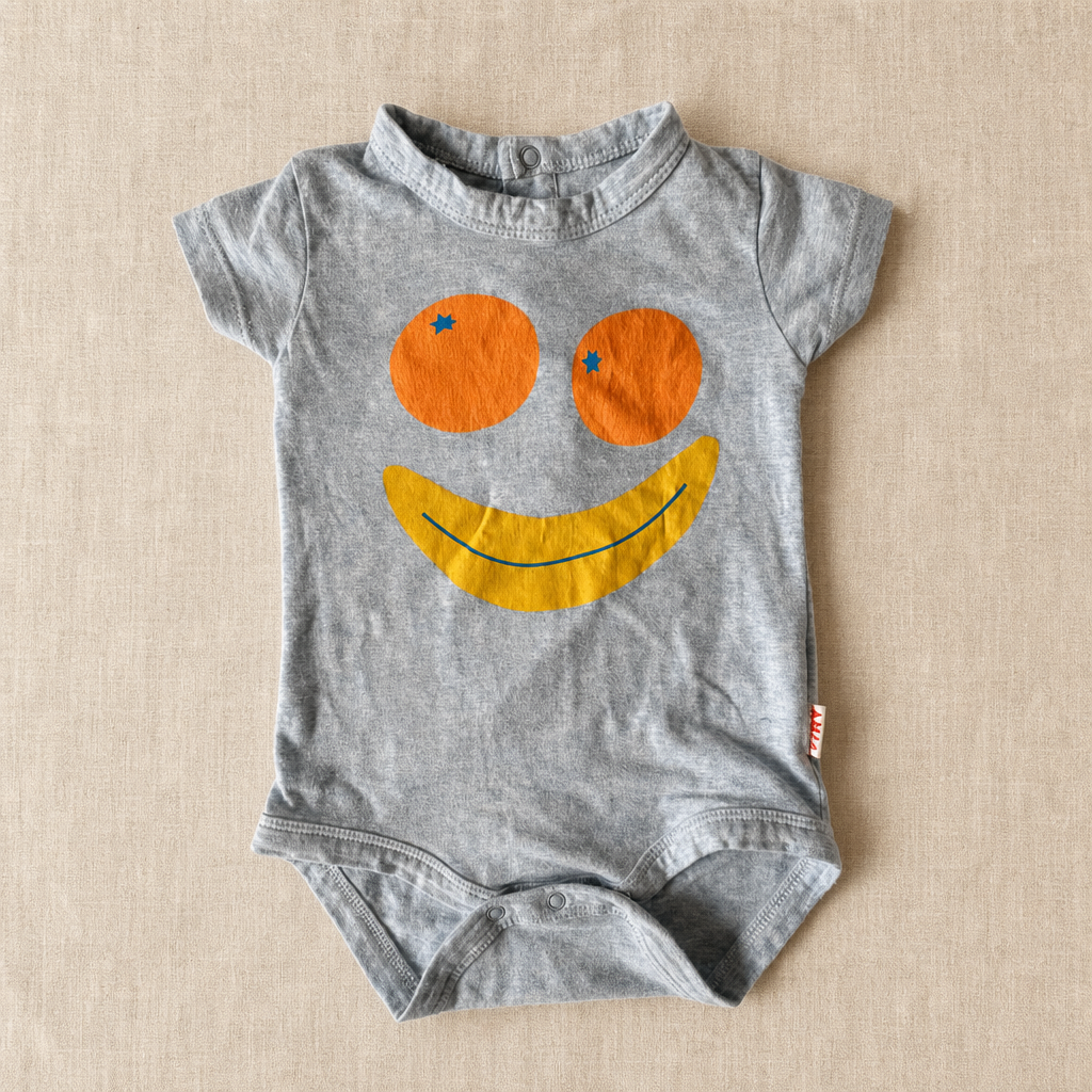 Body Tinycottons gris con smiley de frutas
