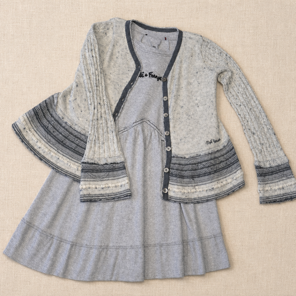 Conjunto vestido y chaqueta punto claros