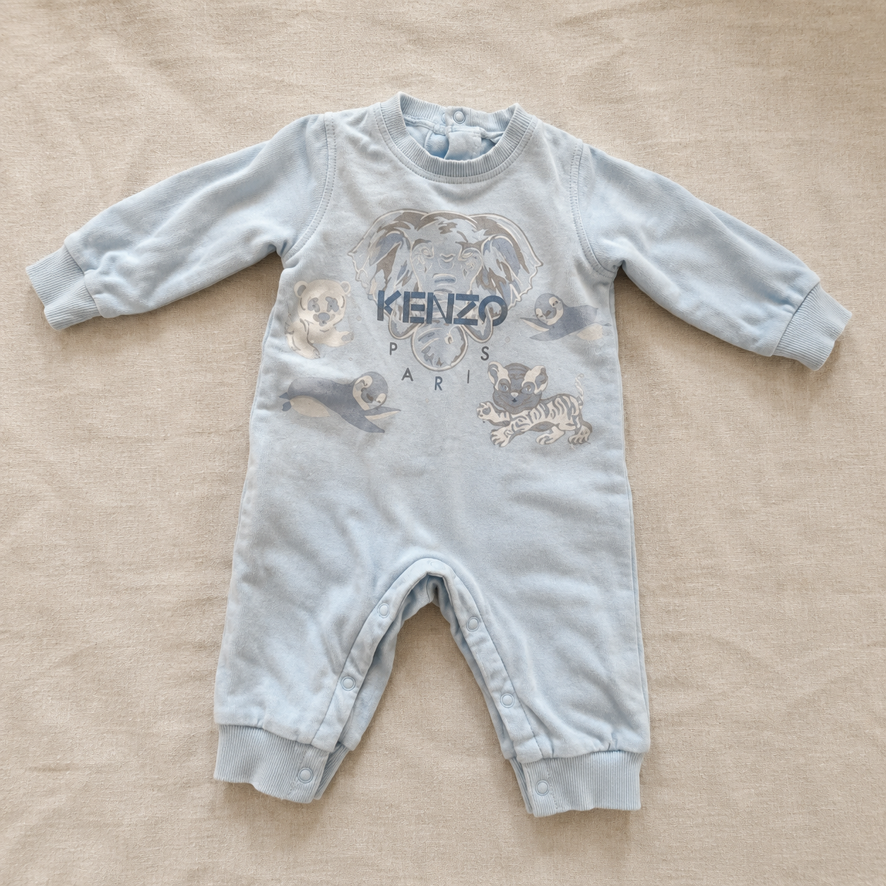 Pelele Kenzo Paris azul cielo con estampado de animales