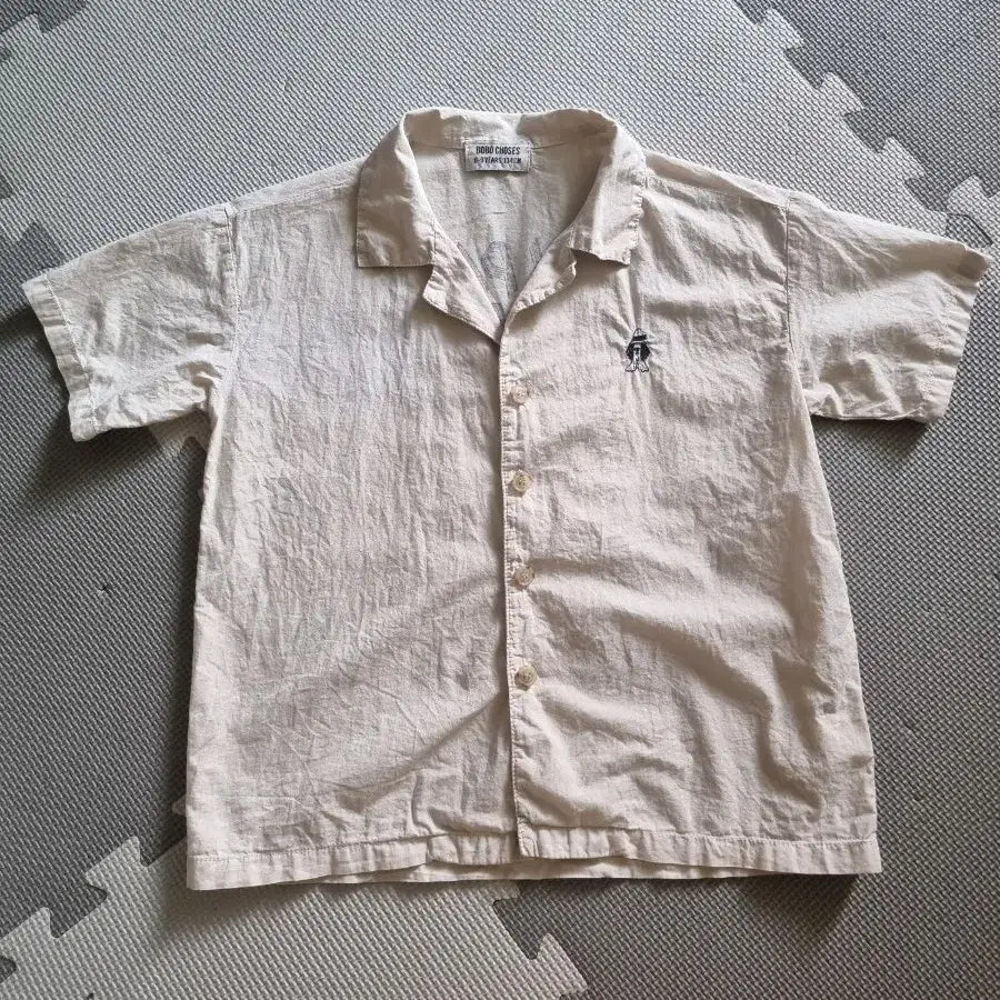 Camisa Bobo Choses beige natural con bordado pequeño
