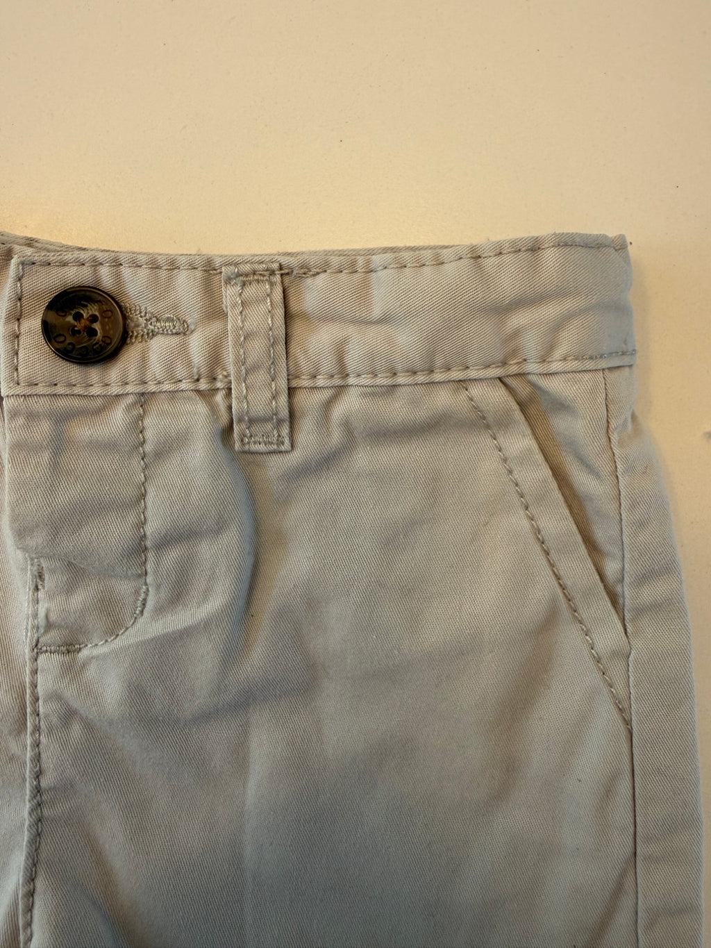 Pantalón corto beige
