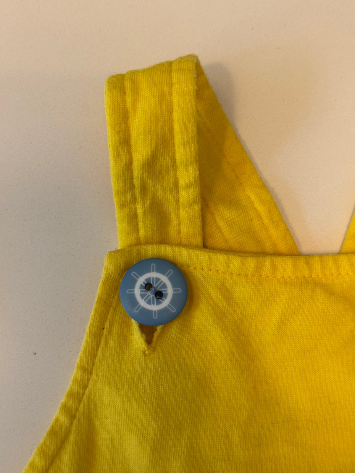 Peto amarillo vintage Hublot