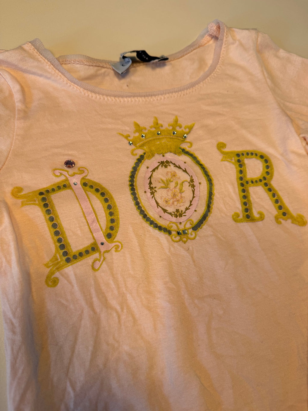 Camiseta Christian Dior rosa con print princesse y manga larga - TRK-ROP-0215
