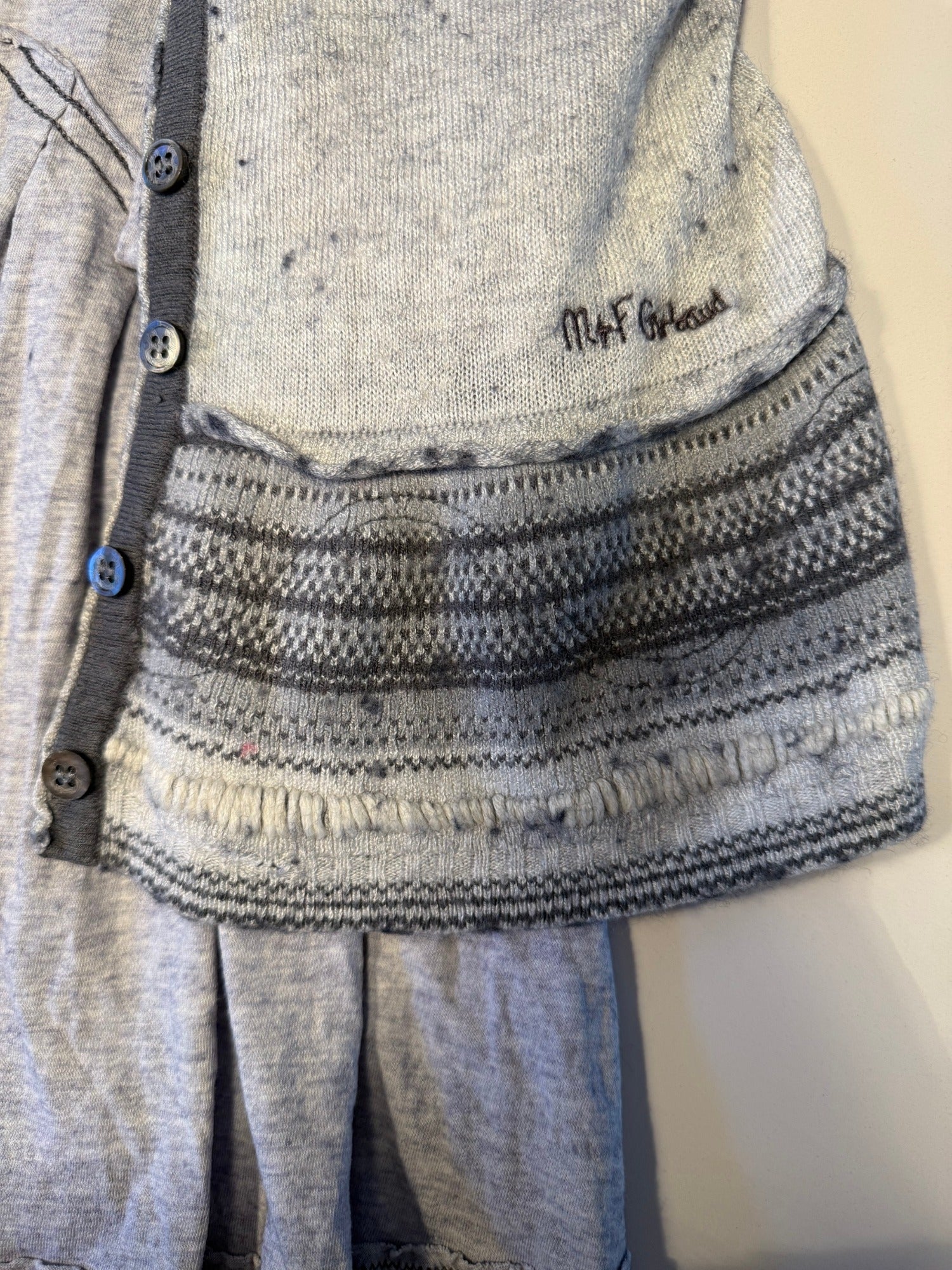 Conjunto vestido y chaqueta punto claros