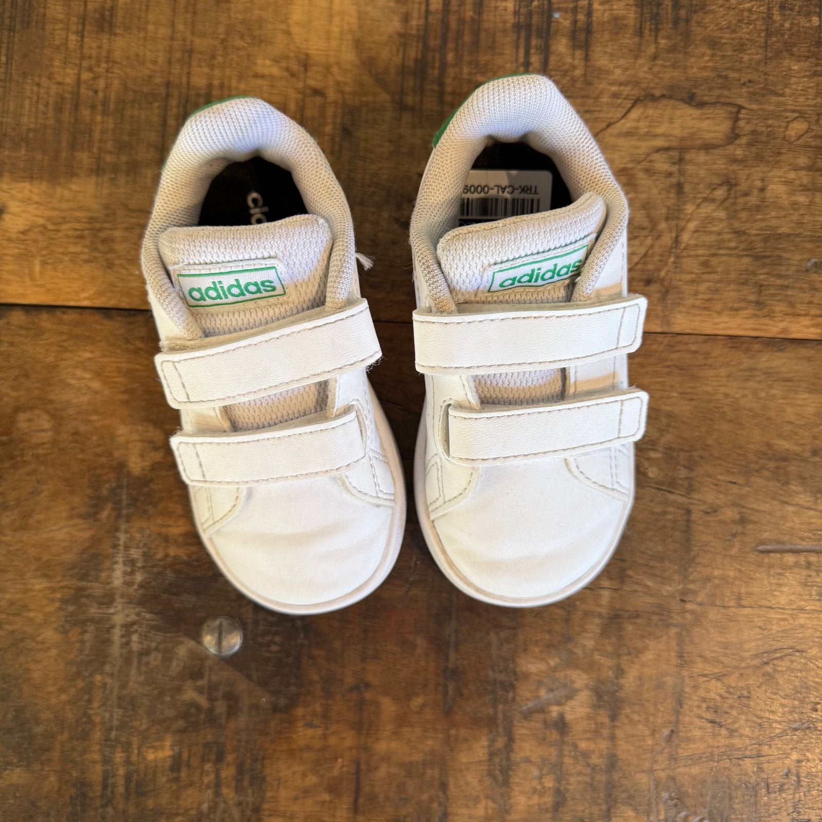 Zapatillas Adidas blancas con velcro. Talla 21