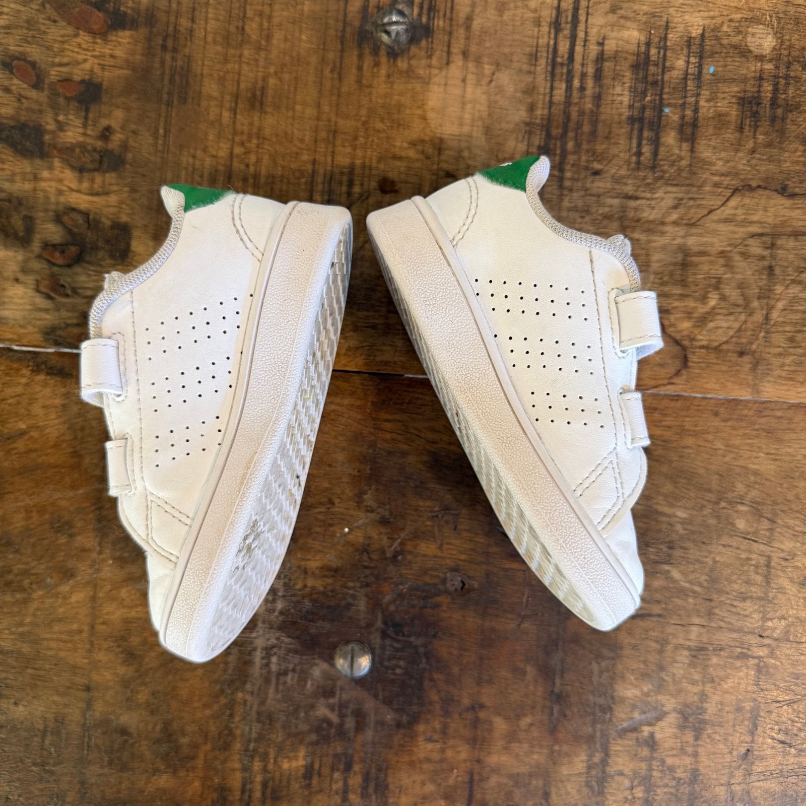 Zapatillas Adidas blancas con velcro. Talla 21