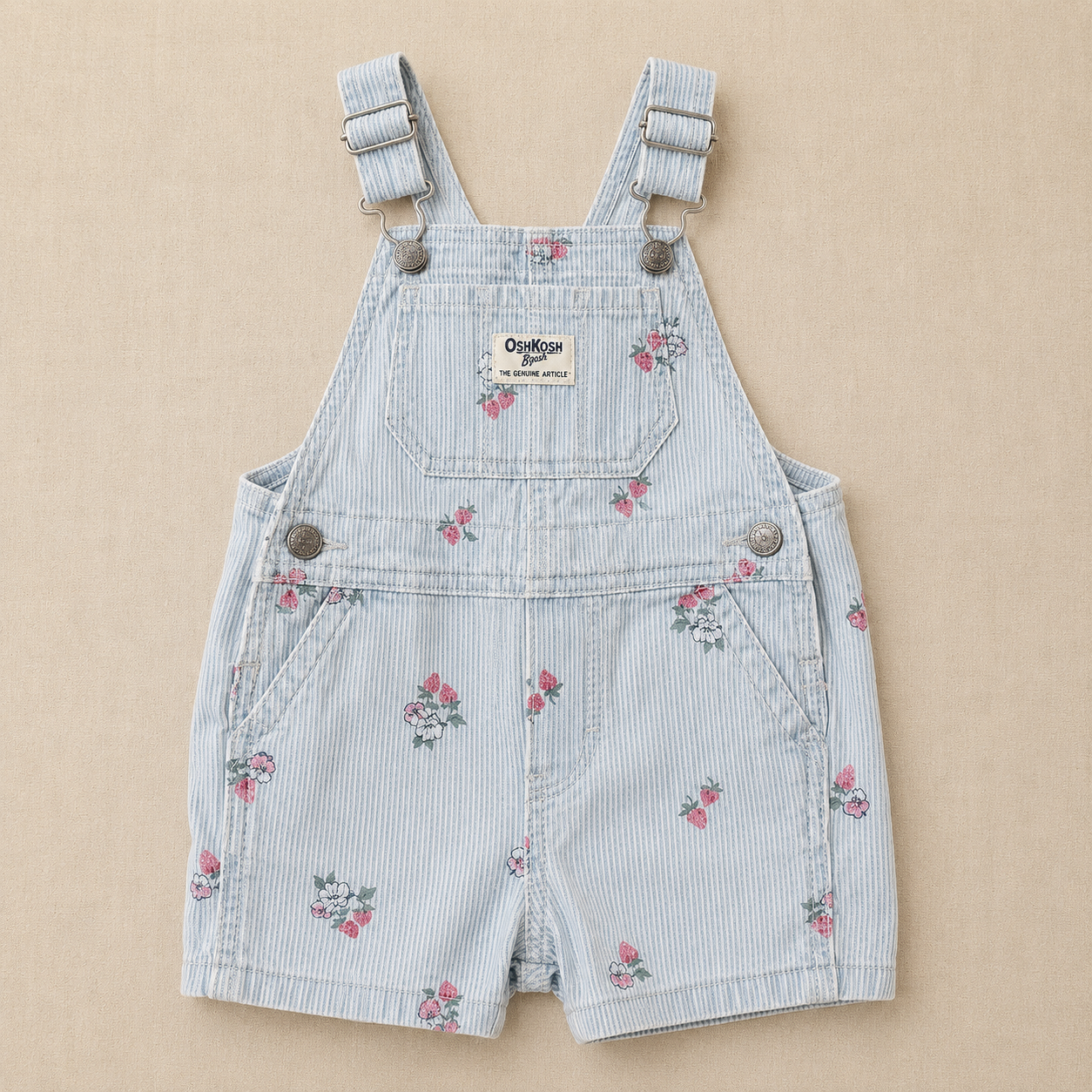Peto corto vaquero claro con estampado de fresas